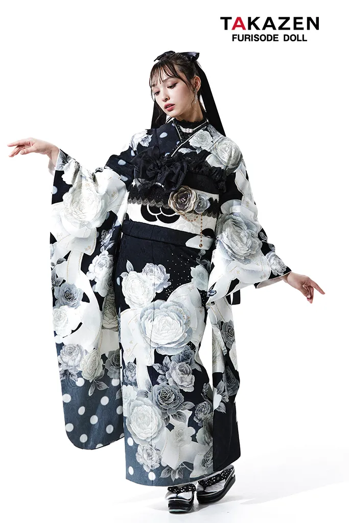 TAKAZENのレンタル振袖 ヘップバーン　白/黒　バラ柄/リボン柄　かわいい　キラキラ振袖　ハイブランド　香川るな【通販可】LB39