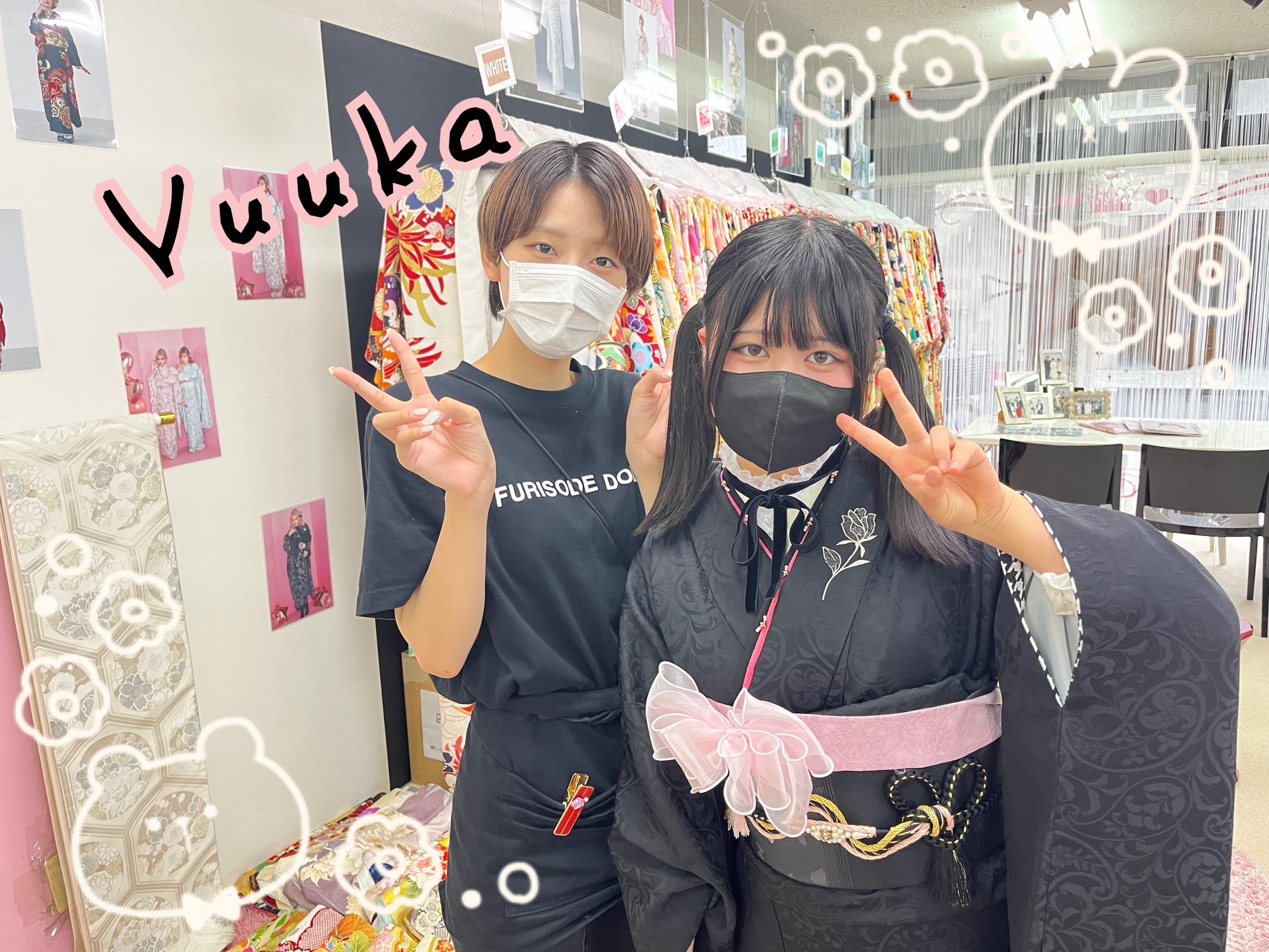 振袖 レンタル 奈良 振袖安い ヴィンテージスタイル ブラック/黒ベース ワンポイント刺繍 人と被らない シンプル振袖 おしゃれな着こなし レースインナー/ブーツスタイル