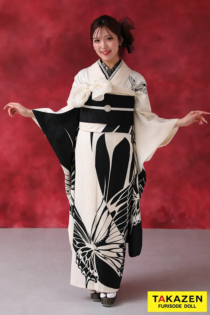 TAKAZENのレンタル振袖 クール系　白黒/モノトーン　蝶々柄　シンプル　かっこいい　モード系　目立つ【通販可】YK249