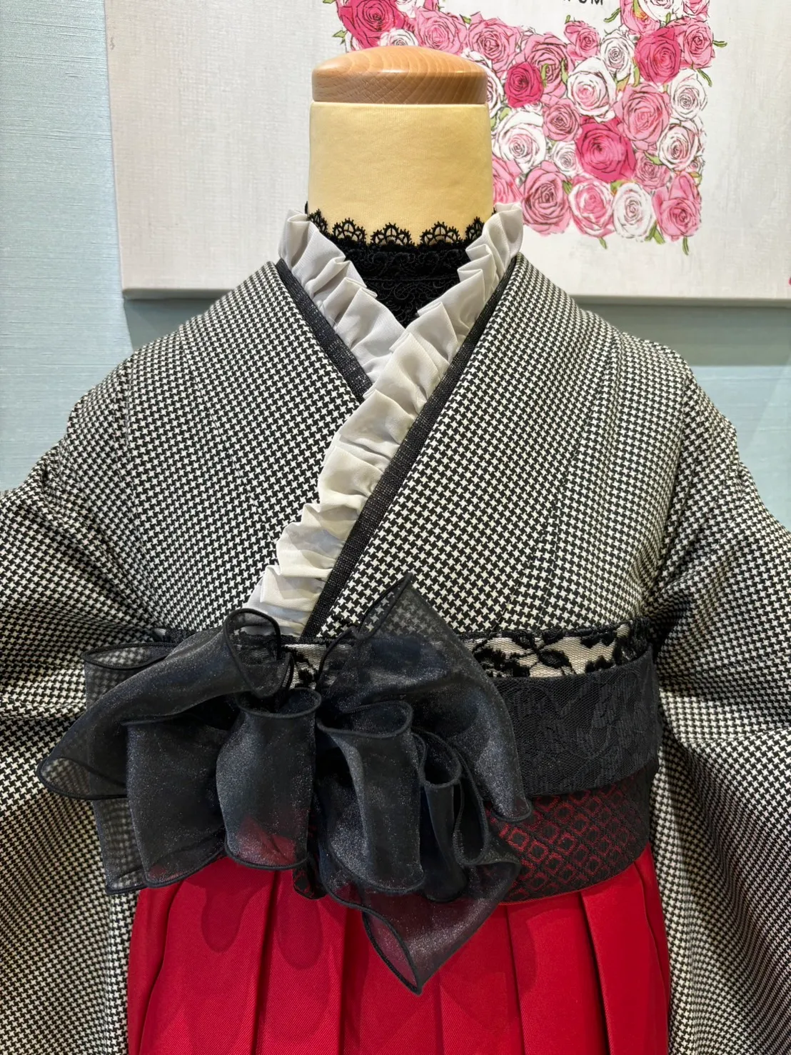 2025年　卒業式　袴レンタル　レトロ　千鳥格子　レース　リボン　しごき　グレー　赤　黒