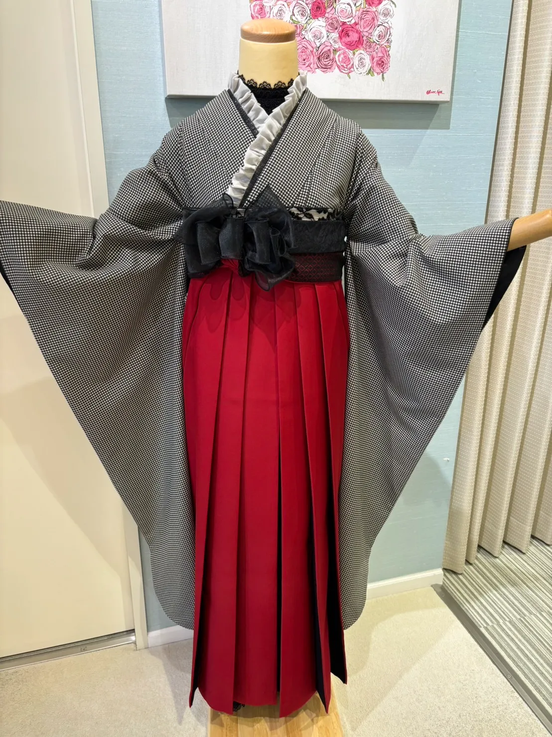 2025年　卒業式　袴レンタル　レトロ　千鳥格子　レース　リボン　しごき　グレー　赤　黒