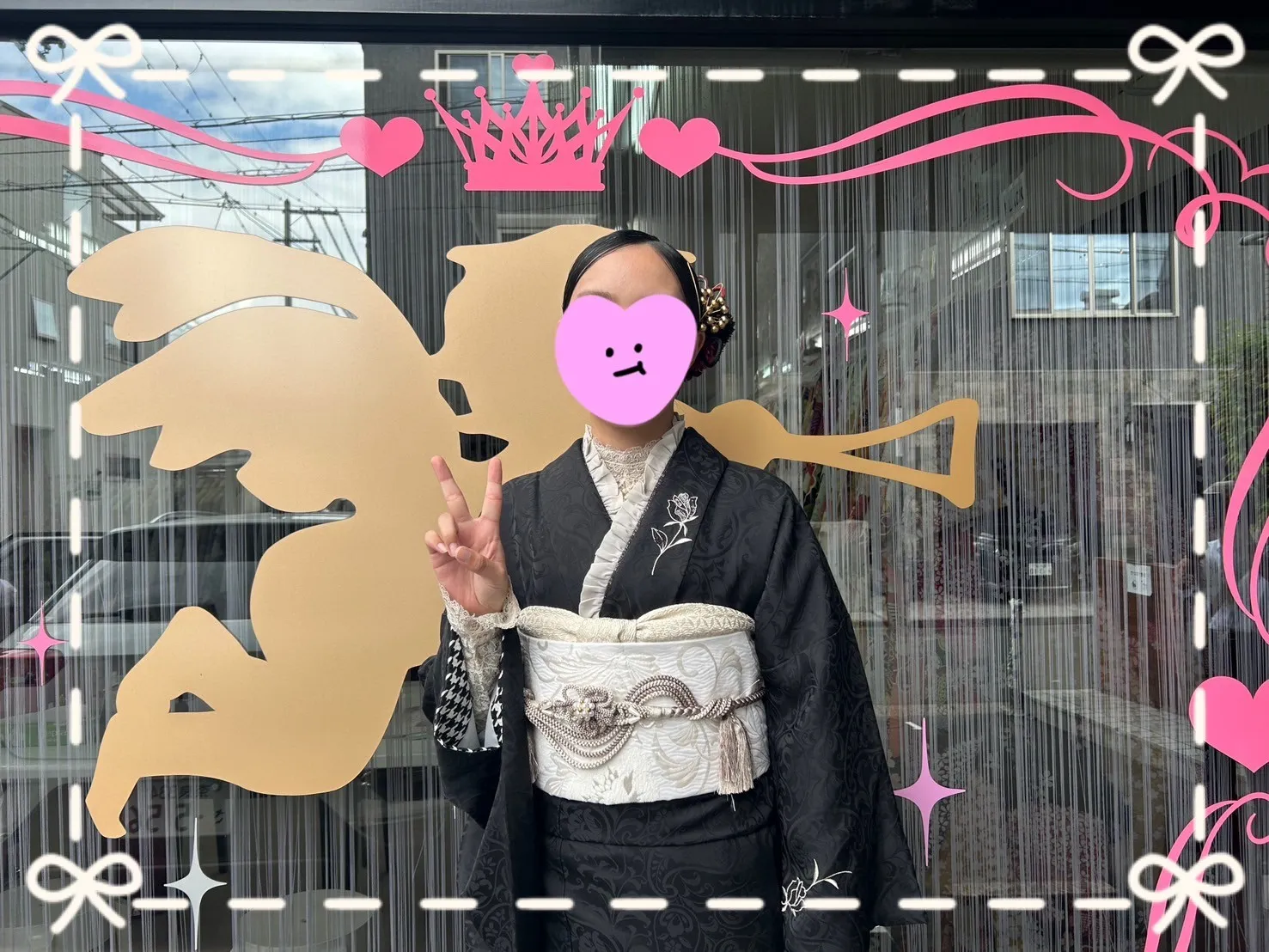 成人式 振袖 前撮り撮影会 ヴィンテージスタイル ブラック/黒ベース ワンポイント刺繍 人と被らない シンプル振袖 おしゃれな着こなし レースインナー/ブーツスタイル