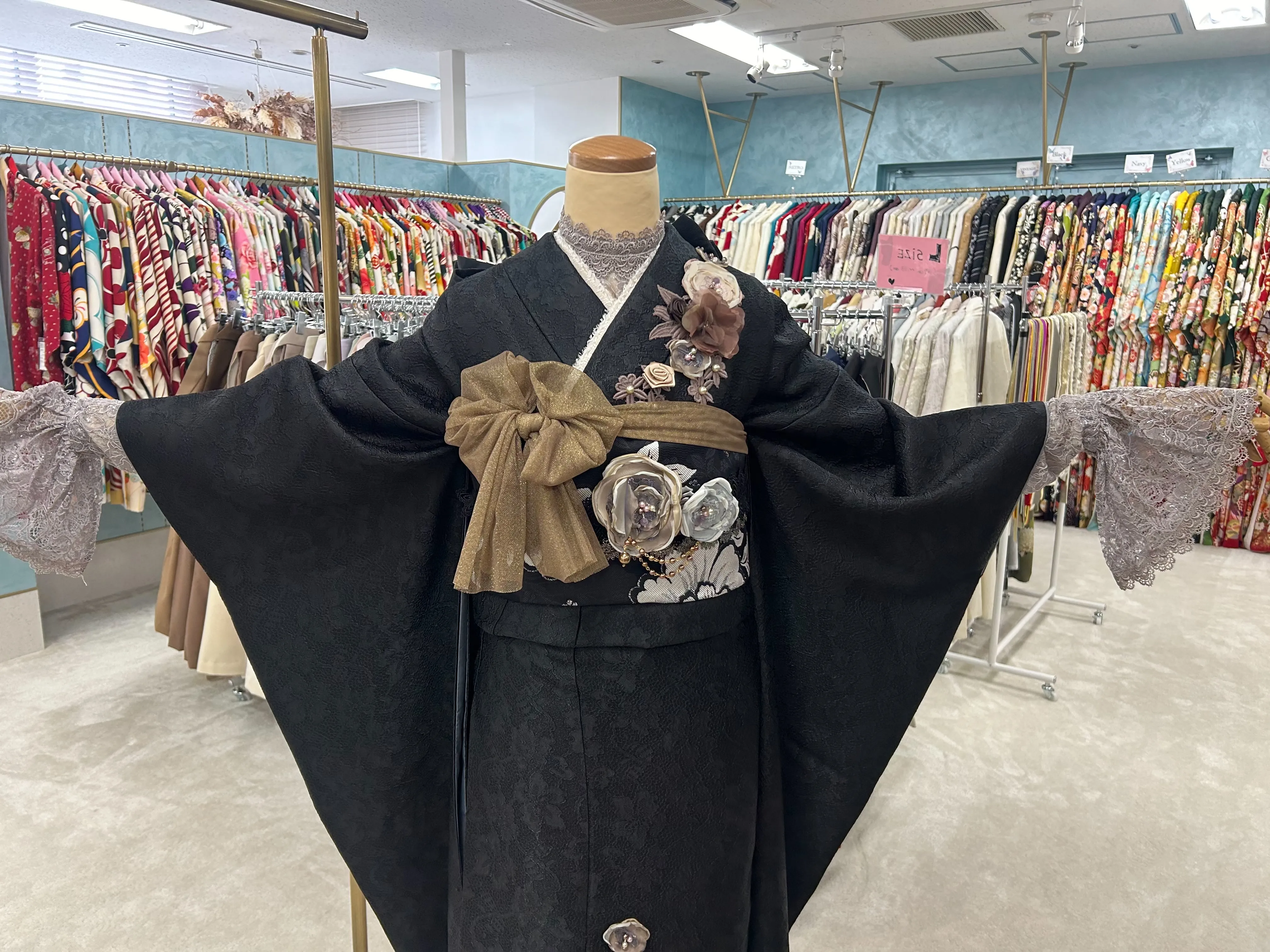 振袖レンタル　成人式　なんば　心斎橋　天王寺　大阪　人気　黒　かわいい　お花　レース
