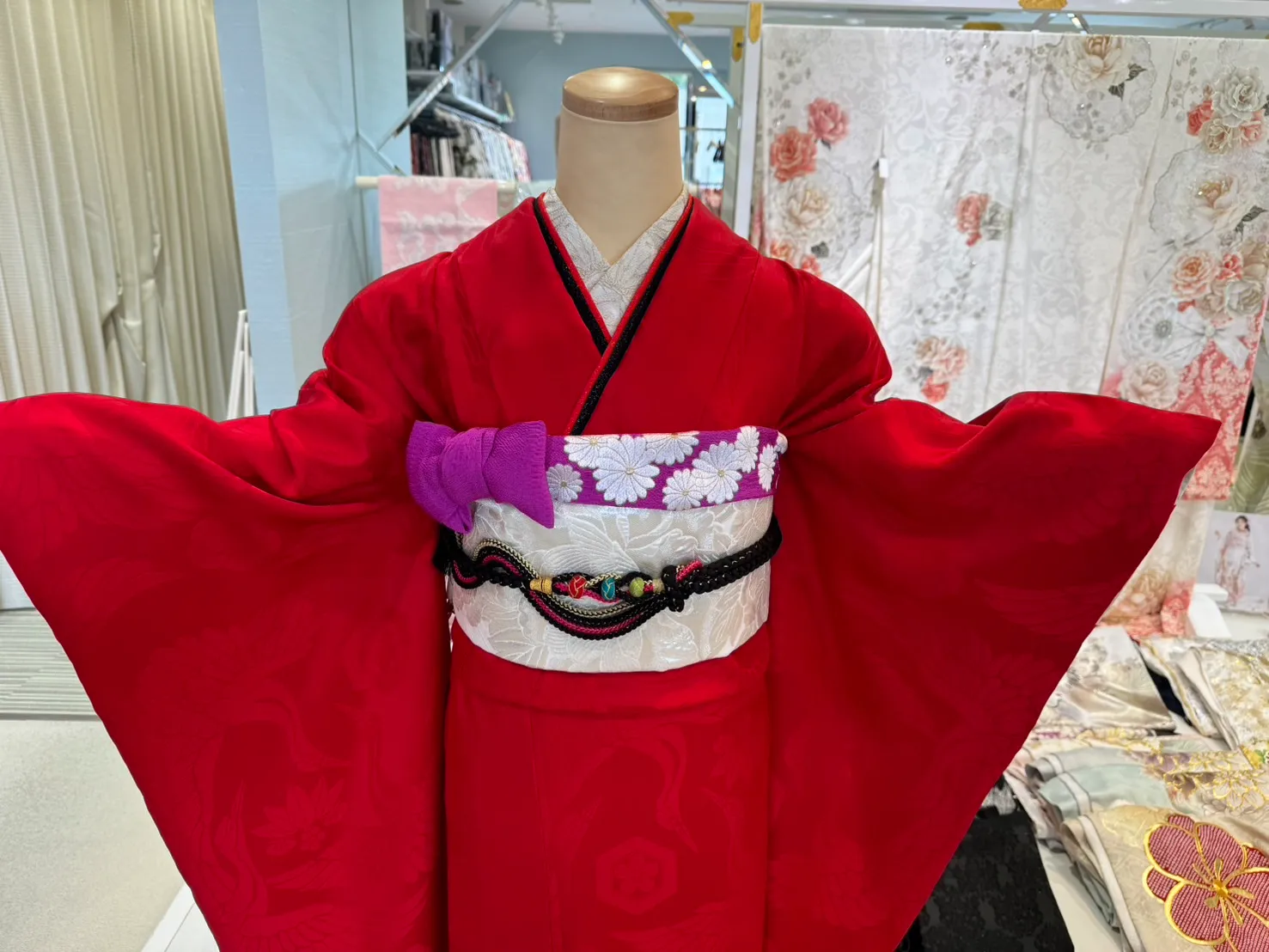 TAKAZEN　タカゼン　成人式振袖　振袖レンタル　赤無地　赤振袖　レトロ振袖　キレイ　強い