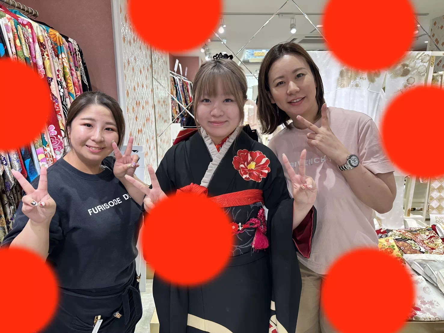 【TAKAZEN姫路店】♡2日 姫路市で2026年成人のレトロの黒×大柄シンプルがおしゃれで個性的な振袖姫ちゃん♡