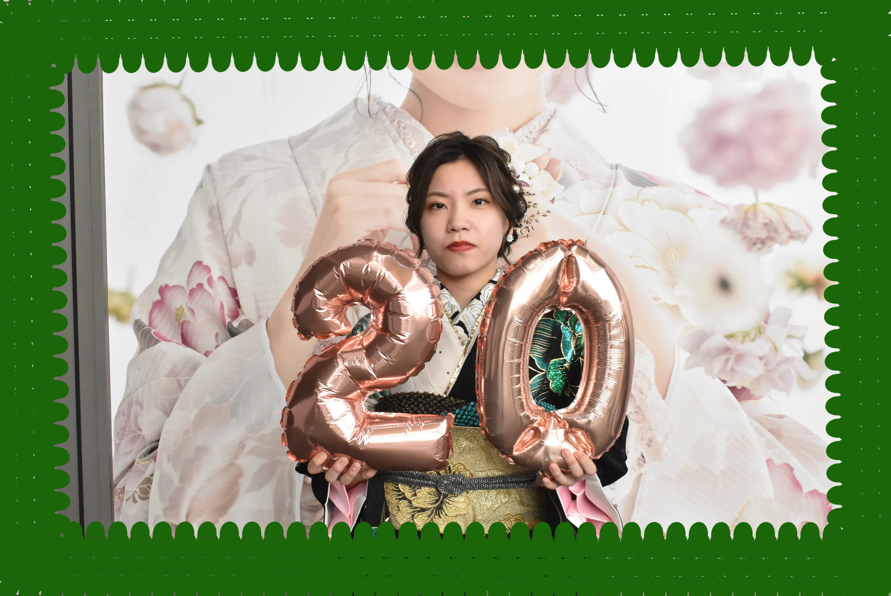 2026年成人　前撮り　振袖　モード　緑　黒　派手