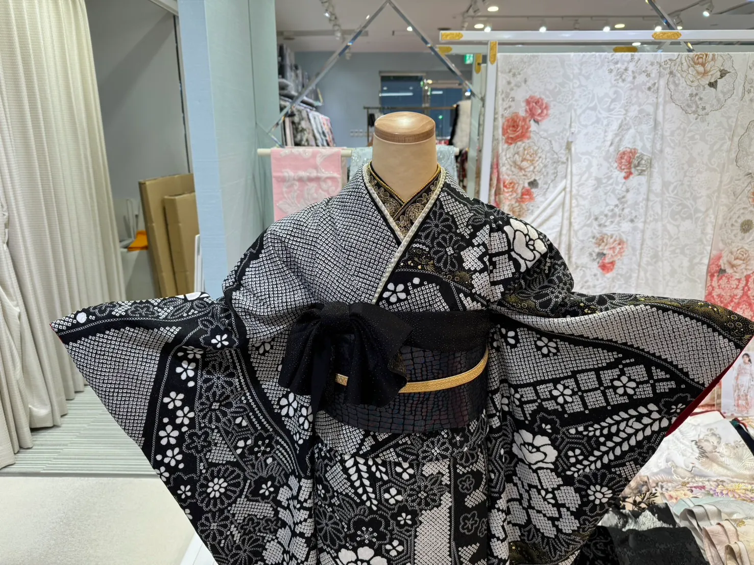 TAKAZEN　タカゼン　成人式振袖　振袖レンタル　ヴィンテージスタイル　ブーツスタイル　モノトーン　おしゃれ　かっこいい