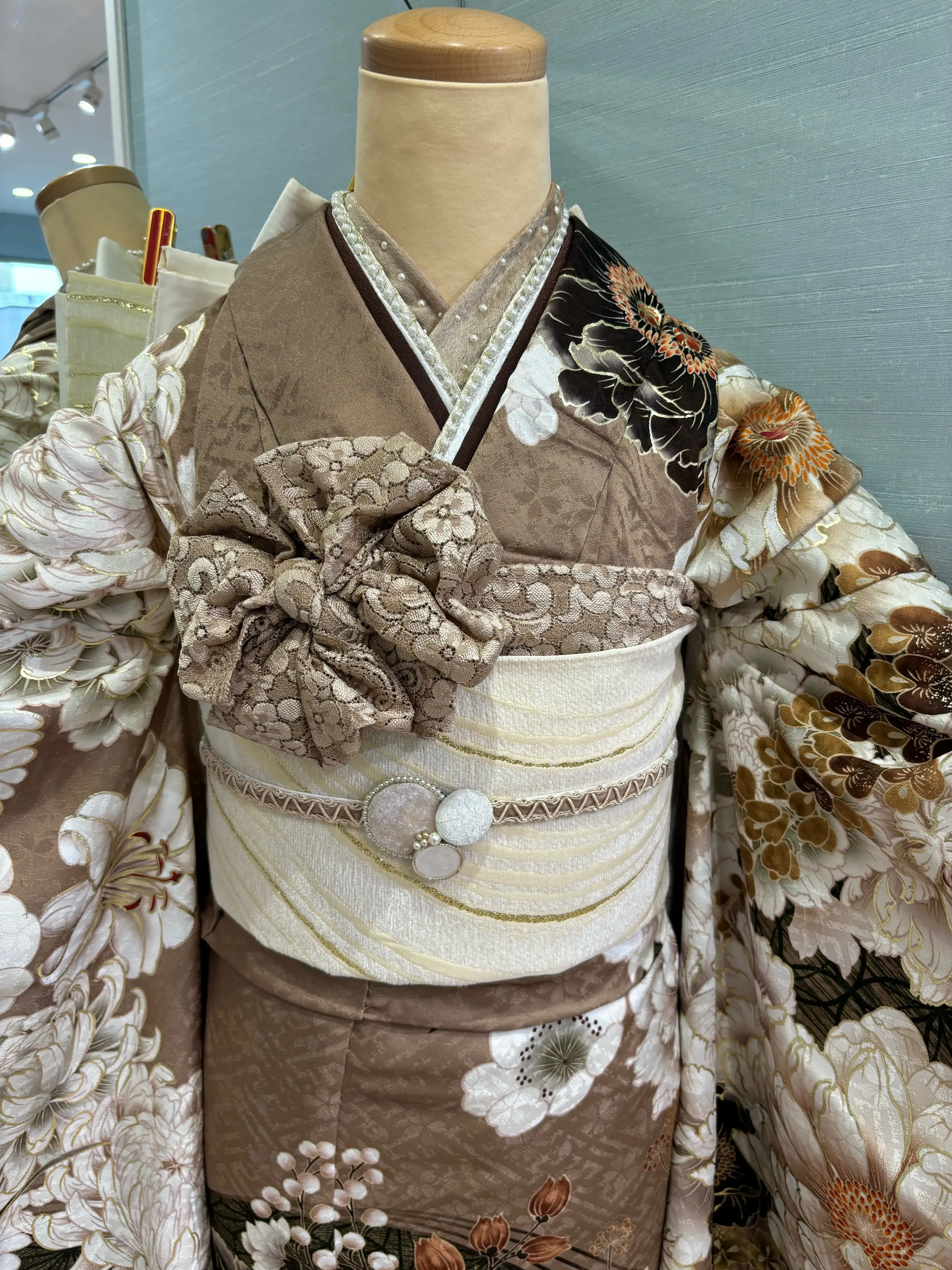 成人式　振袖レンタル　ベージュ　くすみカラー　中村リサ