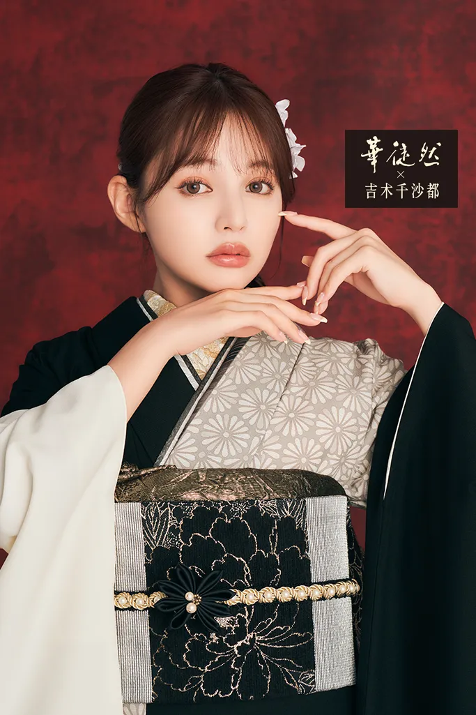 TAKAZENのレンタル振袖 華徒然×吉木千沙都　黒/白　桜柄/ボタン柄　大人っぽい　スッキリ　シンプル【通販可】K1128