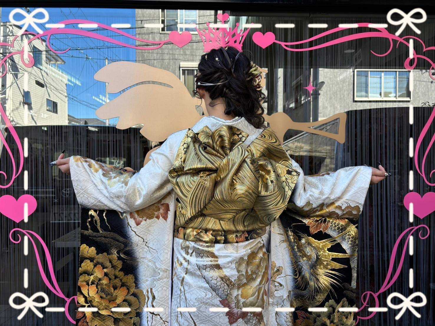 前撮り 撮影会 振袖 レンタル 奈良 きれい かわいい くすみ ガーリー 古典 イマドキ ジャパンモード 白/黒/ゴールド(金色) 本物龍柄 一番目立つ 渋い振袖 かっこいい 極妻風 キラキラスワロフスキー付き 中村りおん