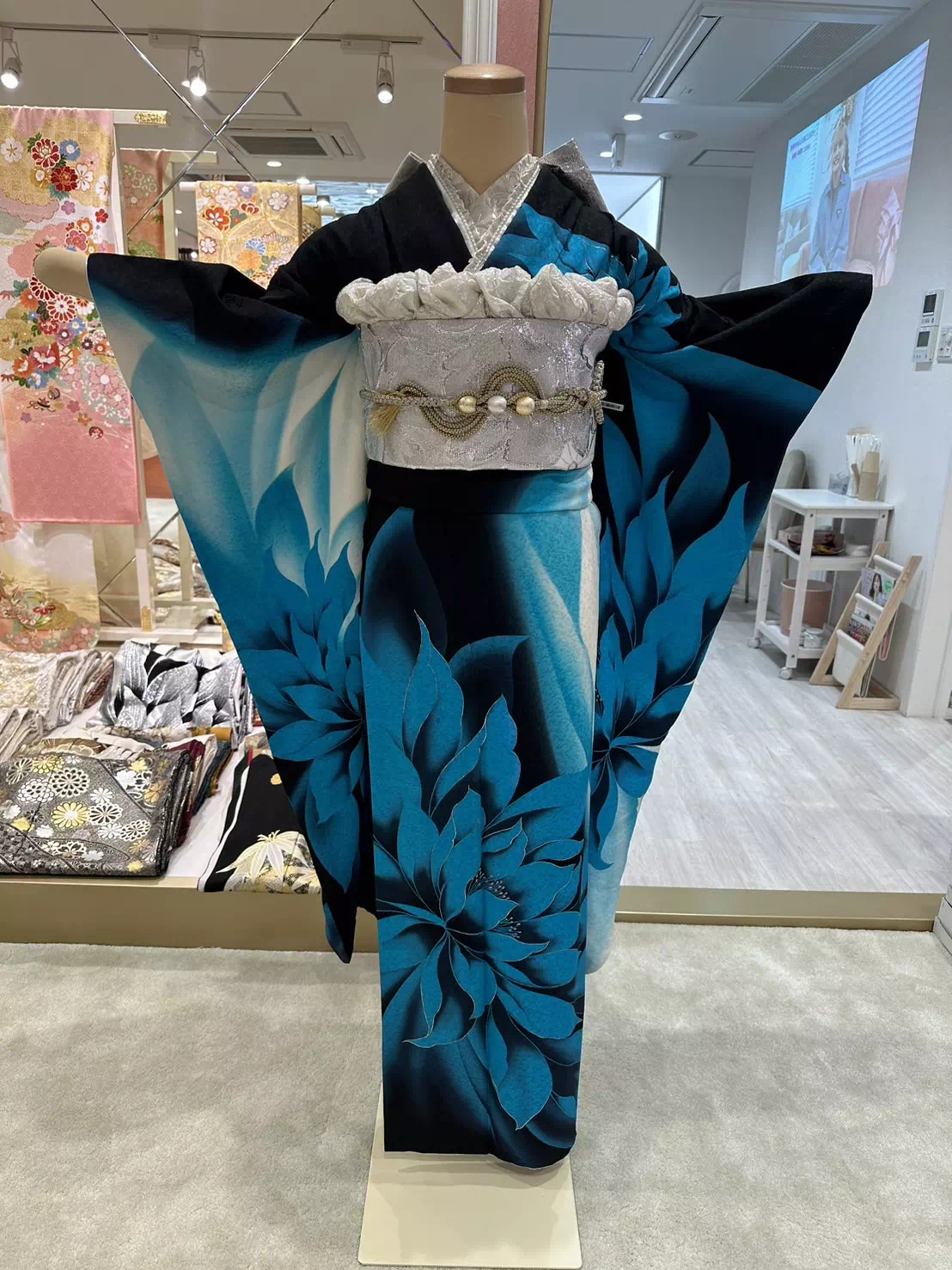 TAKAZEN姫路店　加古川市　高砂市　人気振袖　振袖レンタル　姫路市　成人式　卒業式　袴　振袖　イマドキ振袖　香音　