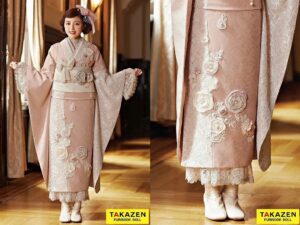 振袖 レンタル 奈良 振袖安い ヘップバーン“ミニョン”(かわいい) ピンクベージュ 立体花 フレンチガーリー おしゃれな レースインナー/ブーツコーデ 香音ちゃん