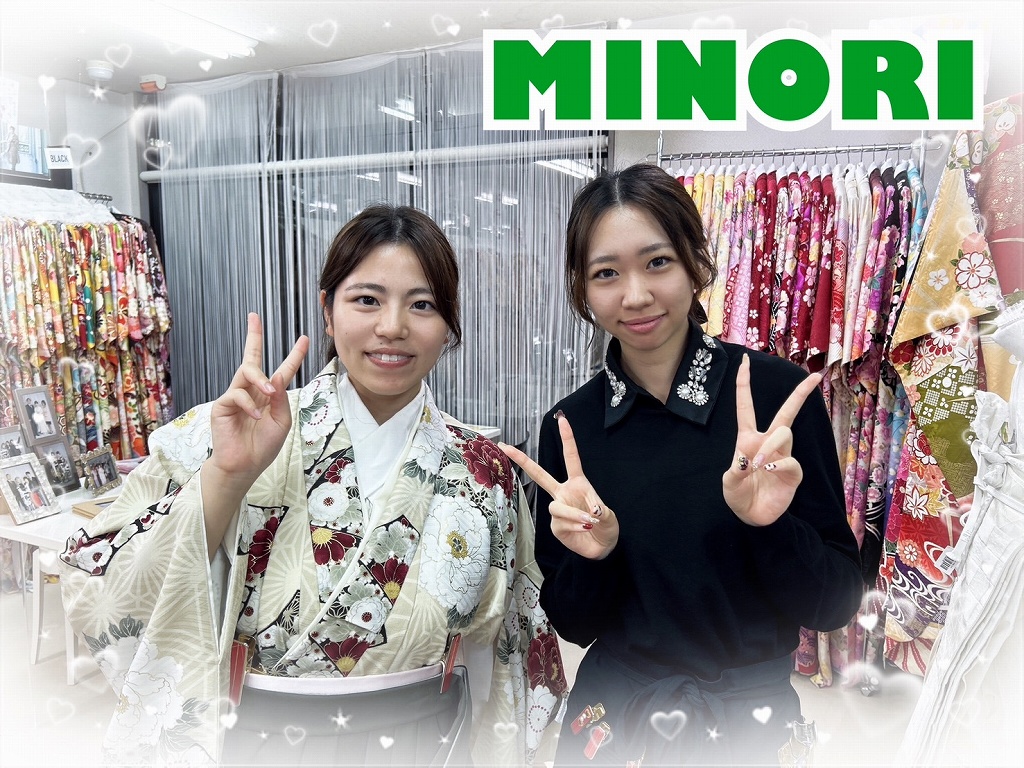 ネイルでも人気のニュアンス柄が袴でも♡♡ 流行りダスティーカラーとぼかした柄は 相性が抜群☆誰がみても可愛いこと間違いなし!! コーディネートにもこだわっておしゃれな 着こなしでみんなの注目の的★ お洒落女子必見のオススメ袴♪ 奈良