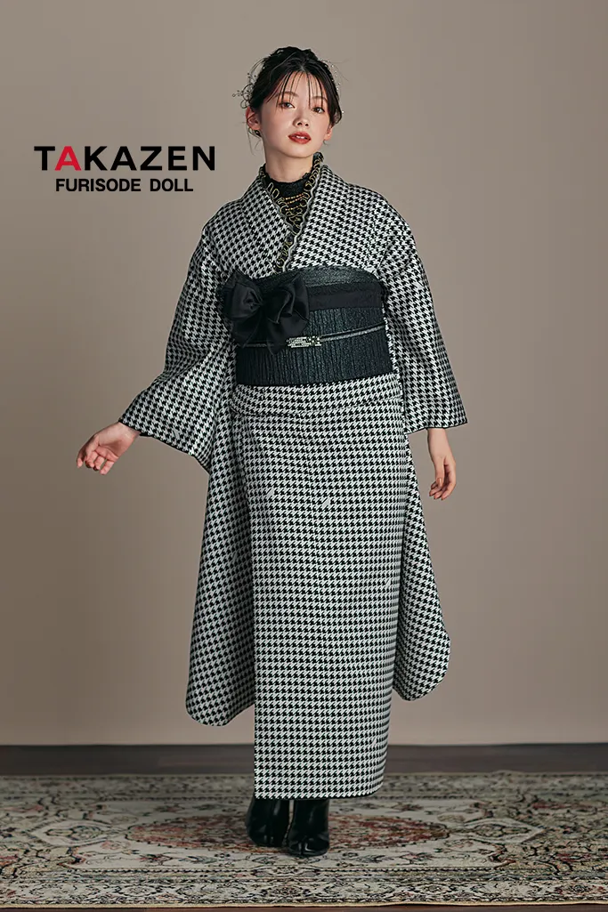 TAKAZENのレンタル振袖 ヴィンテージスタイル　黒/白/モノトーン　千鳥柄　かわいい　アンティーク調　レースインナー/ブーツスタイル　南琴奈【通販可】25028