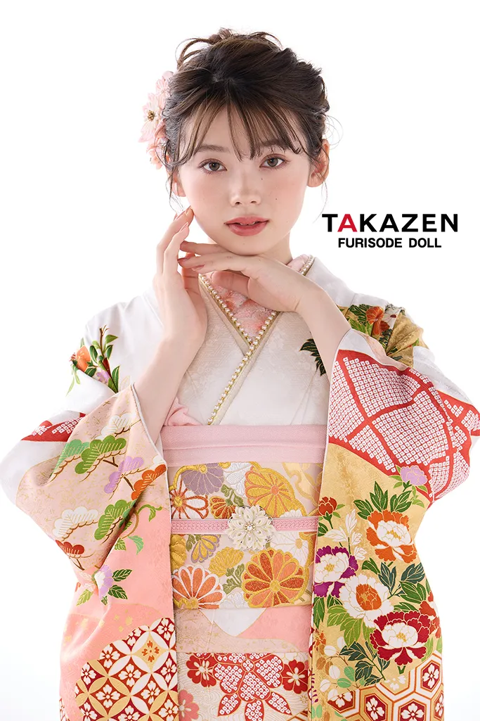 TAKAZENのレンタル振袖 最高級古典柄振袖　吉澤織物/最高級染繍桶絞り友禅　サーモンピンク/白/金　菊柄/吉祥文様　かわいい　南琴奈【通販可】25036
