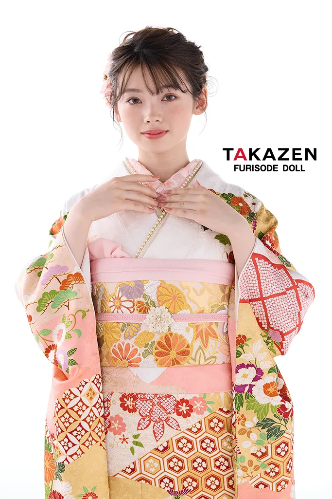 TAKAZENのレンタル振袖 最高級古典柄振袖　吉澤織物/最高級染繍桶絞り友禅　サーモンピンク/白/金　菊柄/吉祥文様　かわいい　南琴奈【通販可】25036