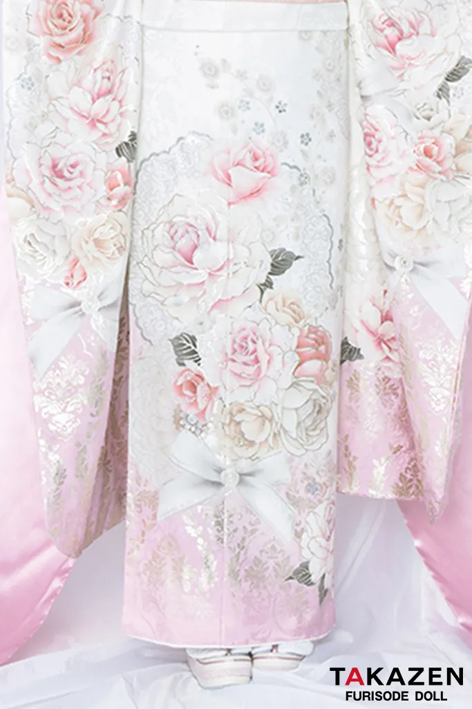 TAKAZENのレンタル振袖 最新作ヘップバーンコスメカラー　白/ピンク/くすみカラー　薔薇柄　かわいい　スワロフスキー/パール付き　ガーリー　キルティング帯　おしゃれ　香音【通販可】26001