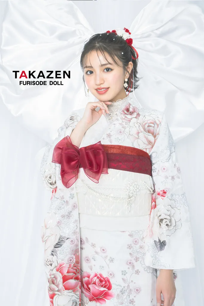 TAKAZENのレンタル振袖 最新作ヘップバーンコスメカラー　白/赤　バラ柄　キラキラ　スワロフスキー/パール付き　おしゃれ　かわいい　キルティング帯　リボンコーデ　香音【通販可】26003