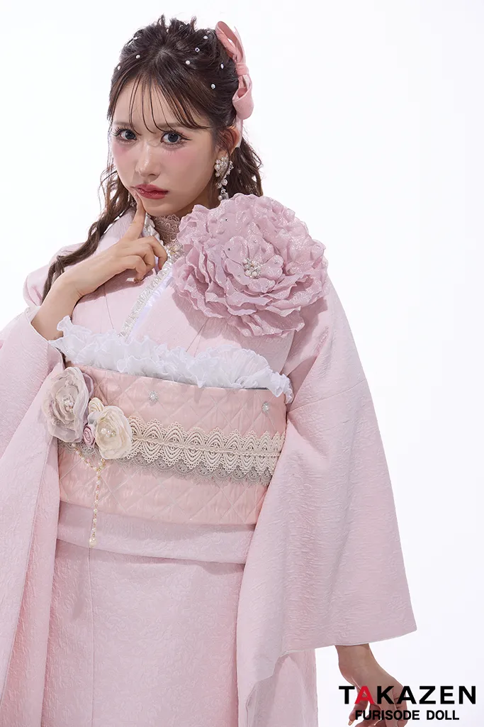 TAKAZENのレンタル振袖 最新作ヘップバーンローズ　ピンク　薔薇付き　立体花　かわいい　エレガント　人とかぶらない　ガーリー　レースインナー/ブーツスタイル　伊藤桃々【通販可】26008