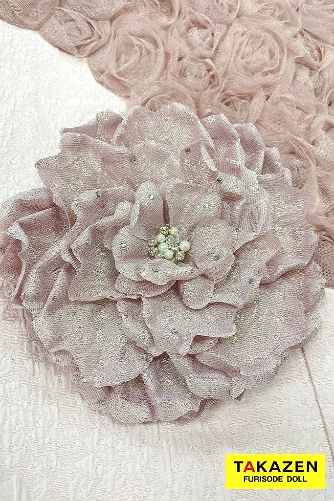 TAKAZENのレンタル振袖 最新作ヘップバーンローズ　ピンク　薔薇付き　立体花　かわいい　エレガント　人とかぶらない　ガーリー　レースインナー/ブーツスタイル　伊藤桃々【通販可】26008