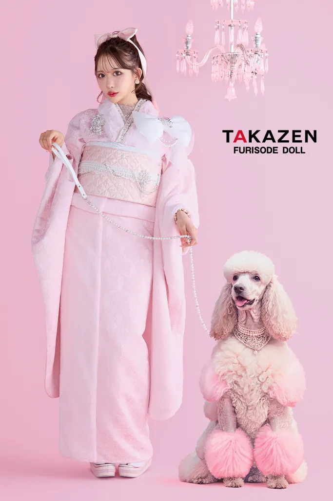 TAKAZENのレンタル振袖 最新作ヘップバーンシュシュ　ピンク　ファー/ジャガード生地　リボン・キラキラパーツ付き　一番目立つ　ふわふわ振袖　セレブ　かわいい　伊藤桃々【通販可】26013