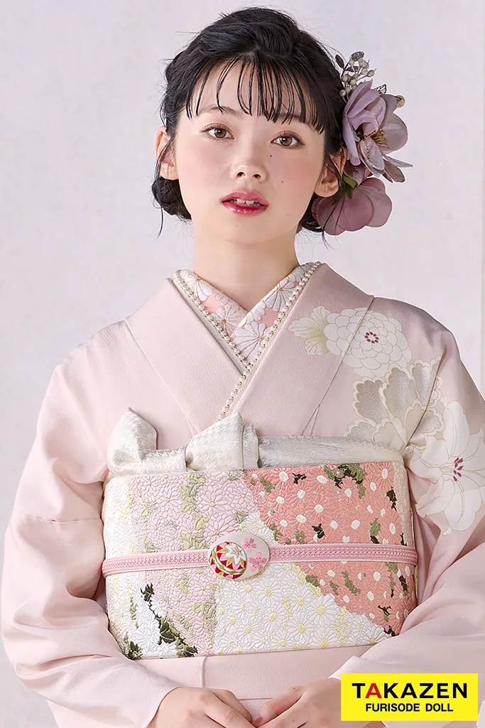 TAKAZENのレンタル振袖 最新作正統派古典　ピンク/淡い色　牡丹柄　吉澤織物/最高級金彩手描友禅　シンプル　すっきり　柄少なめ振袖　はんなり　上品　南琴奈【通販可】26017
