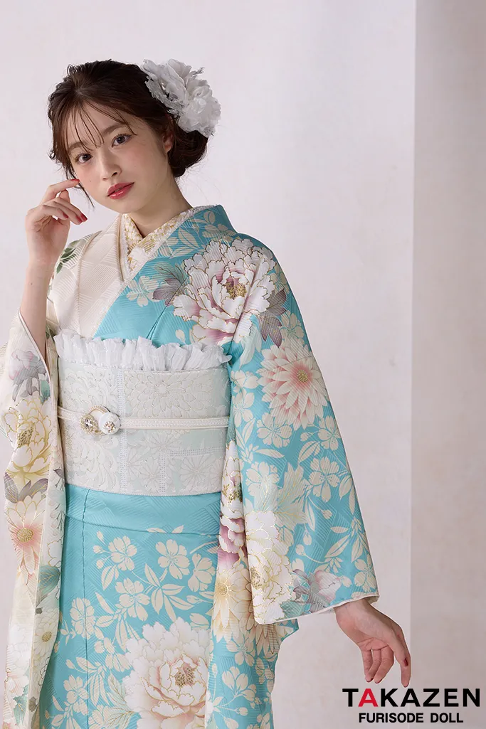 TAKAZENのレンタル振袖 正統派古典　水色/白　牡丹柄/菊柄　かわいい　淡い色　今どき　方身代わり　爽やか　綺麗　葛西杏也菜【通販可】26020