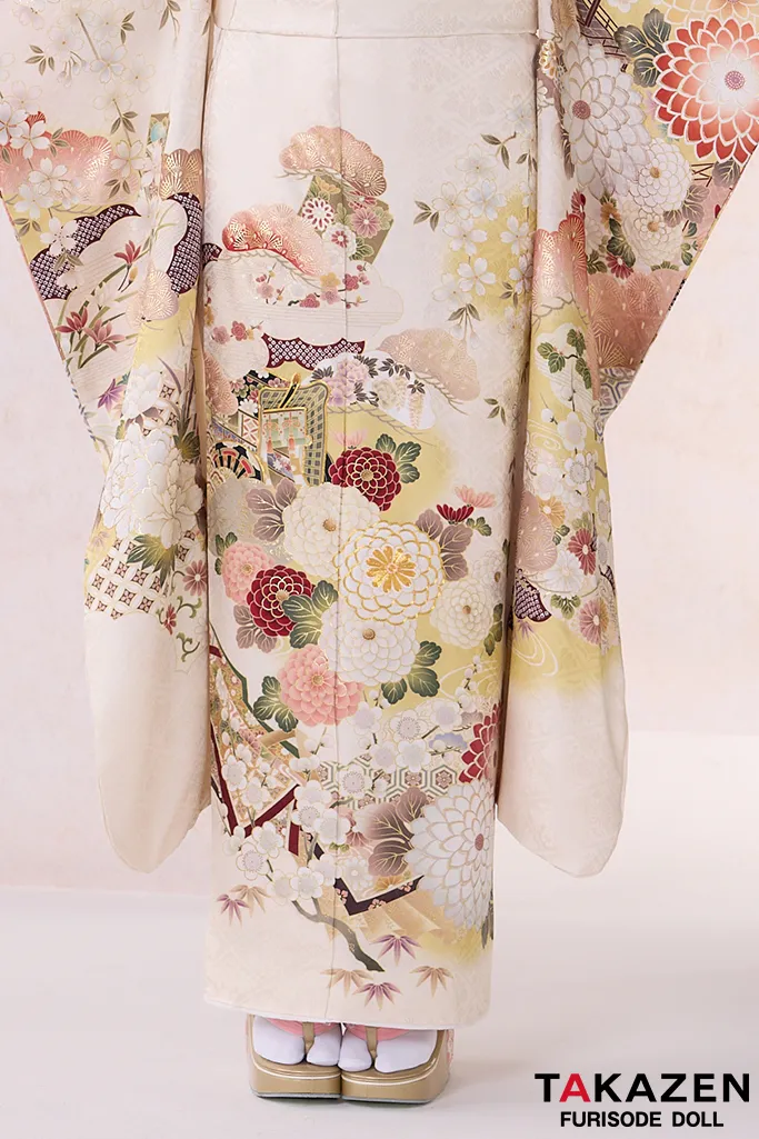 TAKAZENのレンタル振袖 正統派古典　アイボリー/くすみカラー　菊柄/御所車/柄小さめ　かわいらしい振袖　清楚　はんなり　葛西杏也菜【通販可】26024
