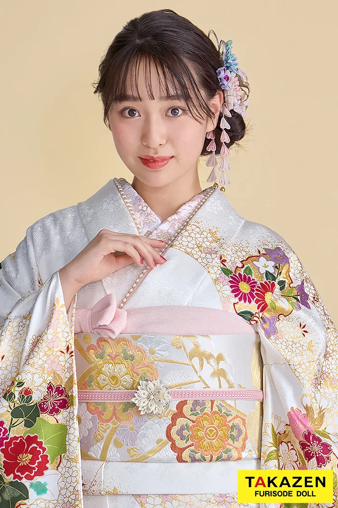 TAKAZENのレンタル振袖 プレミアム古典　青柳/最高級絞り手描友禅　白　菊柄　上品な振袖　綺麗　柄小さめ　かわいらしい　藤岡舞衣【通販可】26047