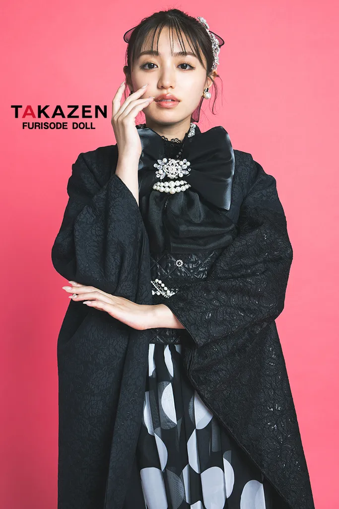 TAKAZENのレンタル振袖 最新作BLACK LABEL ドレス振袖 洋風 スカート ドット ラグジュアリー ドレッシー 誰ともかぶらない振袖 ブーツスタイル 香音【通販可】26053