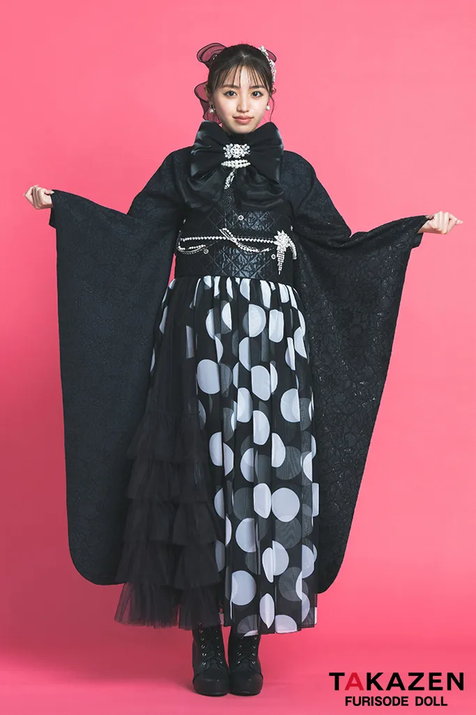 TAKAZENのレンタル振袖 最新作BLACK LABEL ドレス振袖 洋風 スカート ドット ラグジュアリー ドレッシー 誰ともかぶらない振袖 ブーツスタイル 香音【通販可】26053