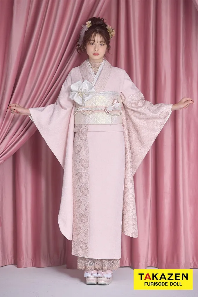 TAKAZENのレンタル振袖 最新作くすみカラーガーリー　ピンク/淡い色　無地　レース/ジャガード生地　かわいい振袖　フェミニン　量産型　レースインナーコーデ　葛西杏也菜【通販可】26055