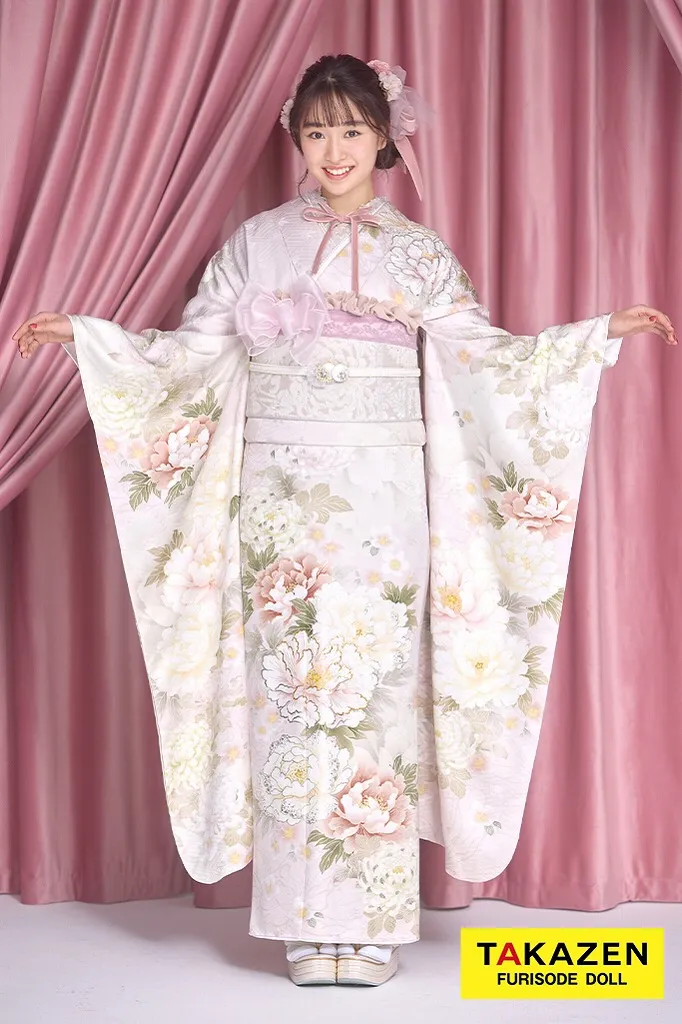 TAKAZENのレンタル振袖 最新作くすみカラーガーリー　薄ピンク/淡い色　牡丹柄　かわいい　トレンド　リボンコーデ　フェミニン　藤岡舞衣【通販可】26057