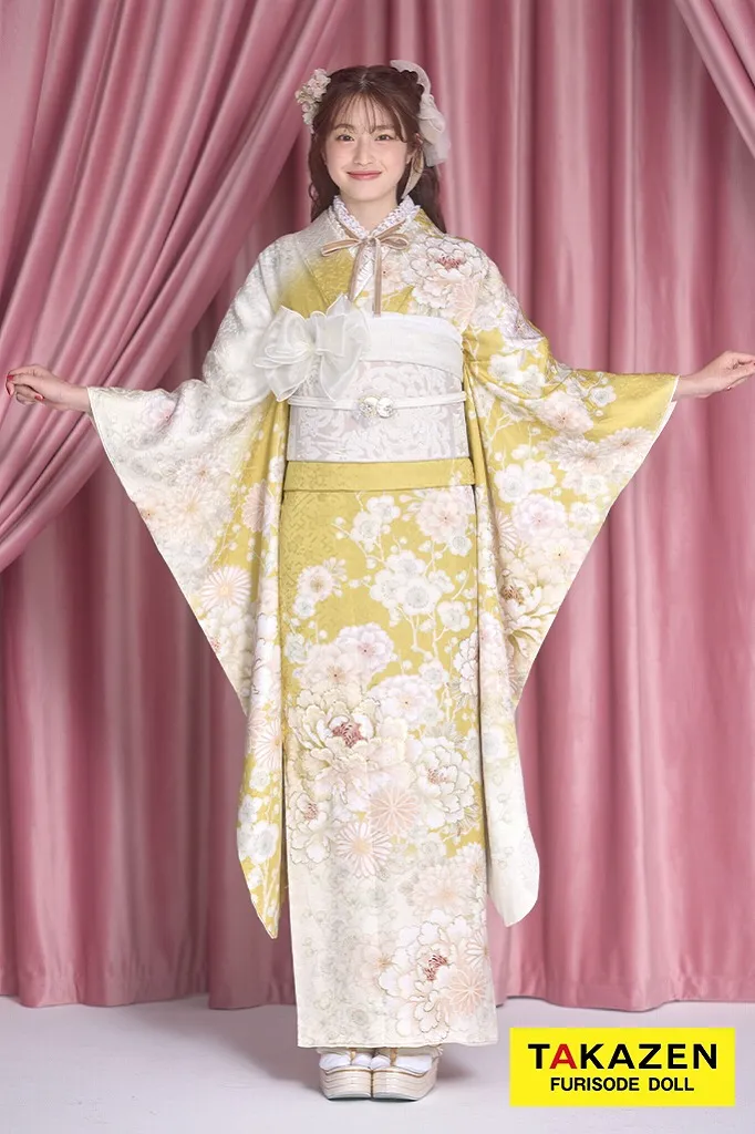 TAKAZENのレンタル振袖 最新作くすみカラーガーリー　黄色/ビタミンカラー/淡い色　牡丹柄　かわいい　レース小物コーデ　トレンド振袖　葛西杏也菜【通販可】26059
