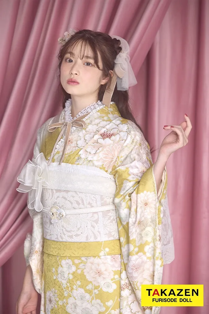 TAKAZENのレンタル振袖 最新作くすみカラーガーリー　黄色/ビタミンカラー/淡い色　牡丹柄　かわいい　レース小物コーデ　トレンド振袖　葛西杏也菜【通販可】26059