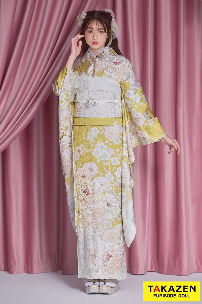 TAKAZENのレンタル振袖 最新作くすみカラーガーリー 黄色/ビタミンカラー/淡い色 牡丹柄 かわいい レース小物コーデ トレンド振袖 葛西杏也菜【通販可】26059