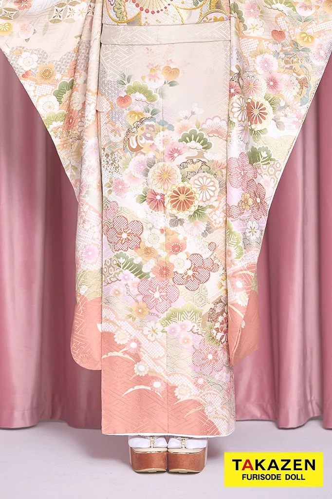 TAKAZENのレンタル振袖 最新作くすみカラー古典　サーモンピンク/ピンクベージュ　菊柄/梅柄　かわいい　清楚　おしとやか　上品　葛西杏也菜【通販可】26061
