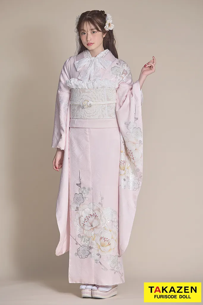 TAKAZENのレンタル振袖 最新作くすみカラー古典　ピンク/ミスティピンク　牡丹柄　シンプル　ワンポイント　かわいい　おしゃれ　統一感のある着こなし　葛西杏也菜【通販可】26062