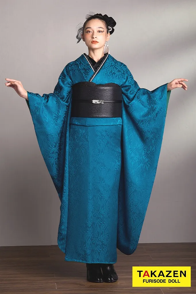 TAKAZENのレンタル振袖 最新作ヴィンテージスタイル　青/ブルー　無地　シンプル　クール　目立つ　かっこいい　かぶらない　派手　ブーツスタイル　弓ライカ【通販可】26065