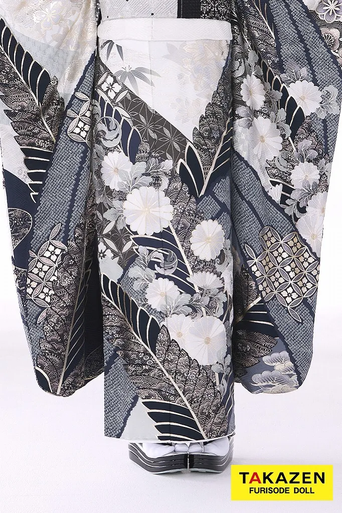 TAKAZENのレンタル振袖 最新作粋古典　白/グレー 　菊柄　スタイリッシュ　シック　かっこいい　大人っぽい　弓ライカ【通販可】26070　