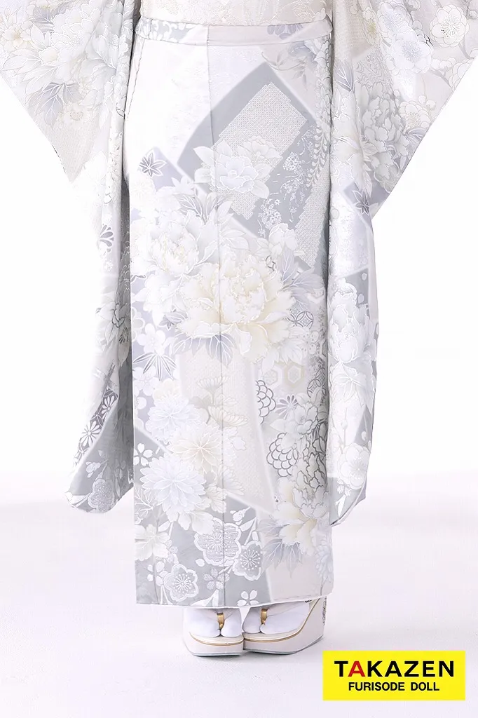 TAKAZENのレンタル振袖 最新作粋古典　ライトグレー/ニュアンスカラー　牡丹柄/椿柄　透明感のある振袖　シック　大人っぽい　シンプル　香川るな【通販可】26073