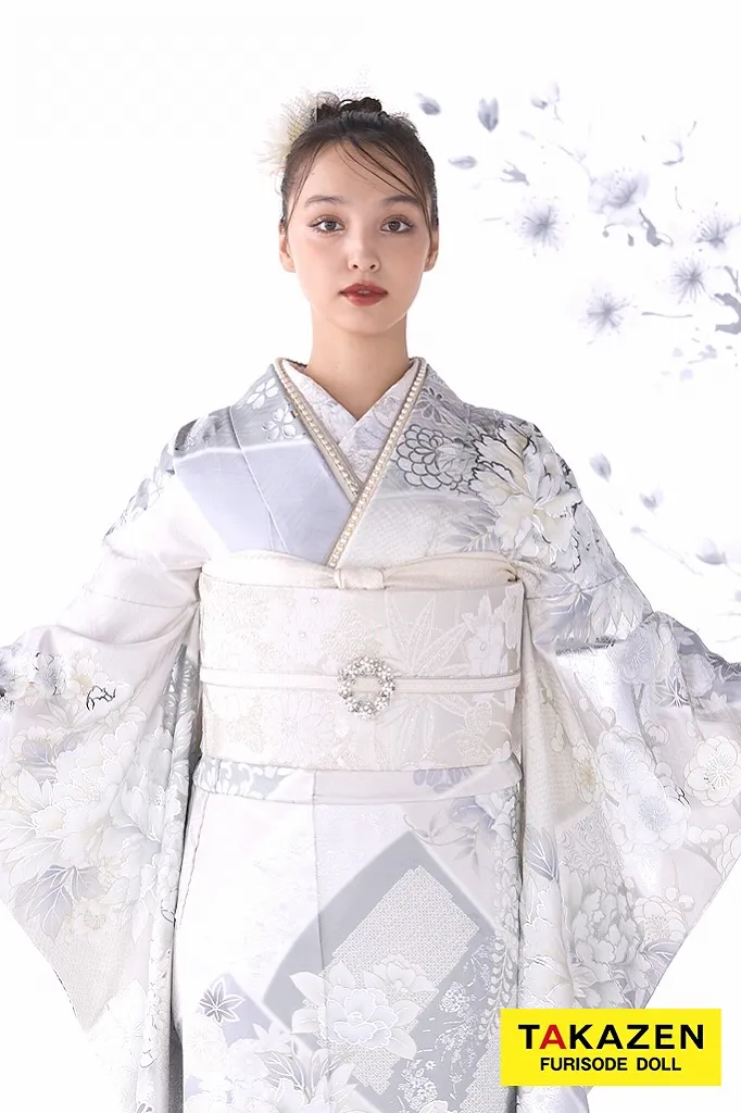 TAKAZENのレンタル振袖 最新作粋古典　ライトグレー/ニュアンスカラー　牡丹柄/椿柄　透明感のある振袖　シック　大人っぽい　シンプル　香川るな【通販可】26073