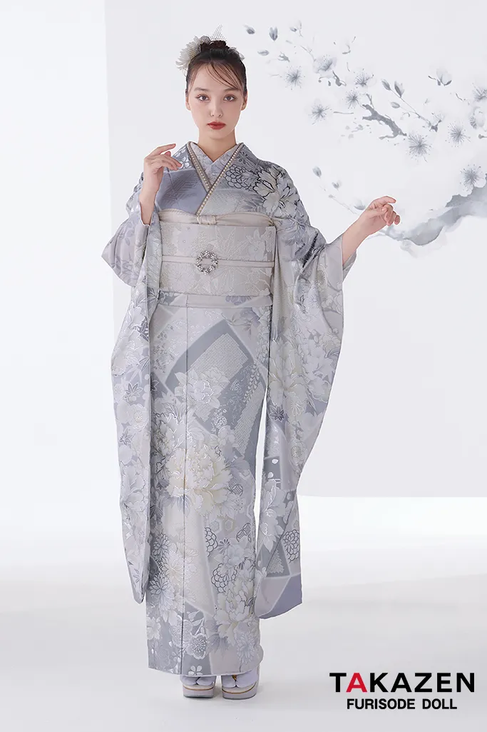 TAKAZENのレンタル振袖 最新作粋古典 ライトグレー/ニュアンスカラー 牡丹柄/椿柄 透明感のある振袖 シック 大人っぽい シンプル 香川るな【通販可】26073