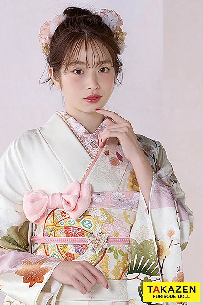 TAKAZENのレンタル振袖 正統派古典　アイボリー/薄ピンク/くすみカラー　菊柄/大柄　かわいい振袖　はんなり　上品　葛西杏也菜【通販可】26077