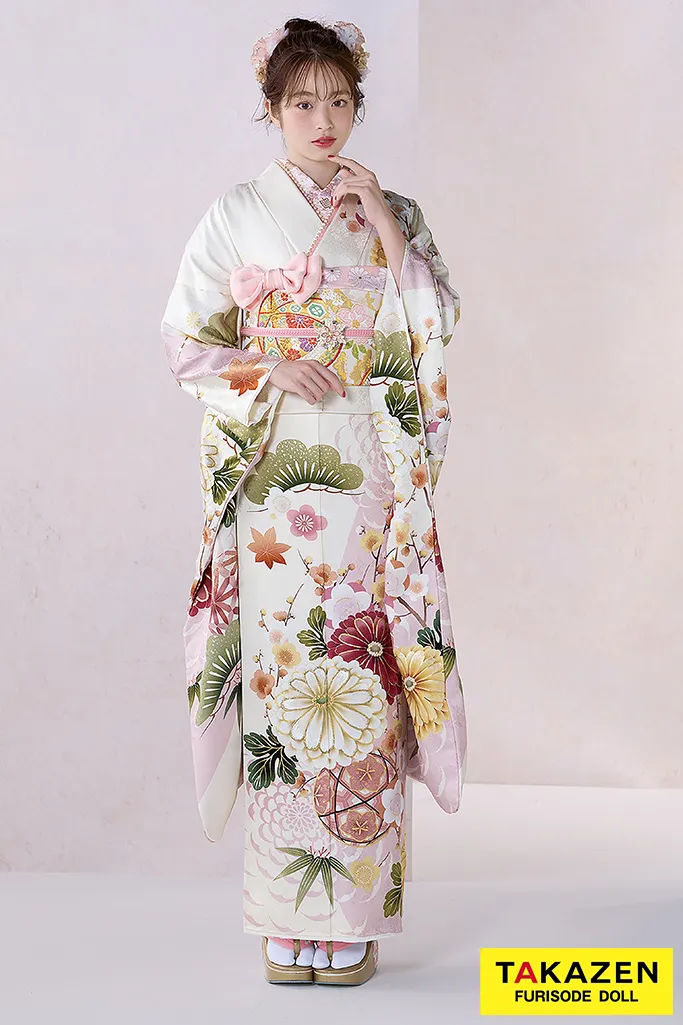 TAKAZENのレンタル振袖 正統派古典　アイボリー/薄ピンク/くすみカラー　菊柄/大柄　かわいい振袖　はんなり　上品　葛西杏也菜【通販可】26077