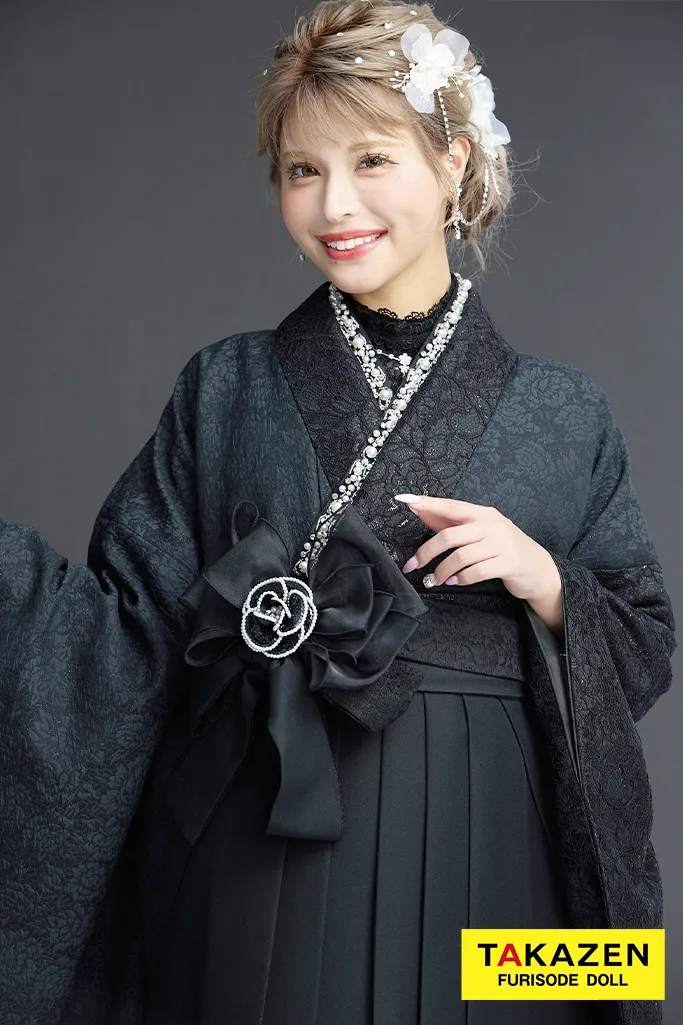 TAKAZENのレンタル袴 モード系　黒　オールブラックコーデ　レース/ジャガード生地　かっこいい　ギャル　レースインナーコーデ　今井アンジェリカ【通販可】R26003