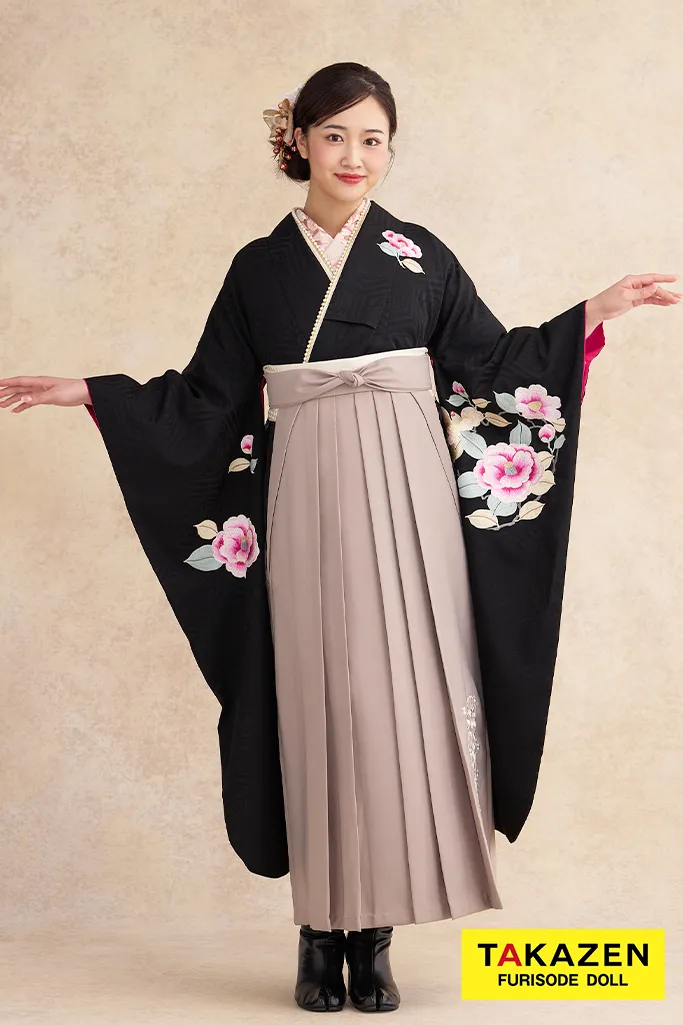 TAKAZENのレンタル振袖 正統派古典　黒　椿刺繍　シンプル　大人っぽい　アンティーク調　レトロモダン　ブーツスタイル　天翔愛【通販可】R26004