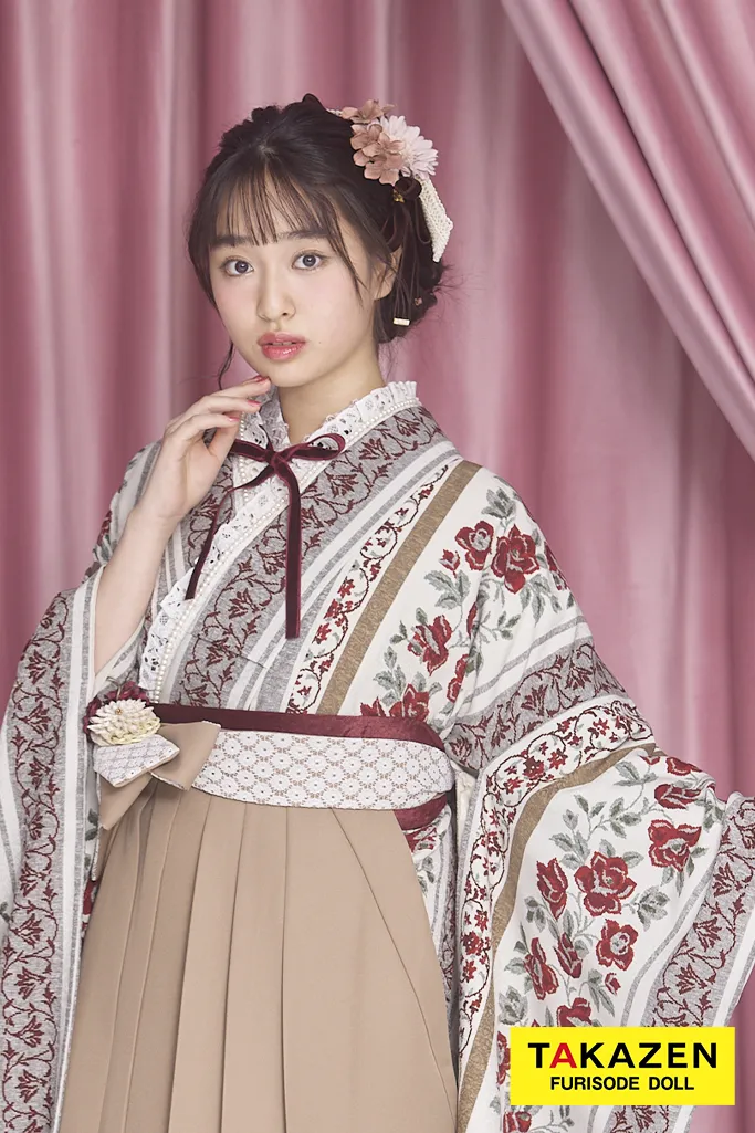 TAKAZENのレンタル袴 くすみカラーレトロ　ベージュ　アンティーク調　ゴブラン織り風　おしゃれ　かわいい　レトロモダン　藤岡舞衣【通販可】R26006