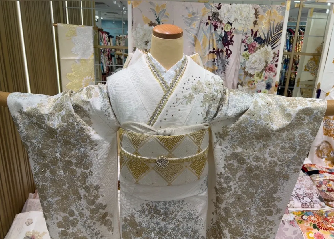 前撮り　振袖　撮影会　モード　　金彩加工　　関芳　　プレミアム古典　　上品な振袖　大人っぽい振袖　金の振袖