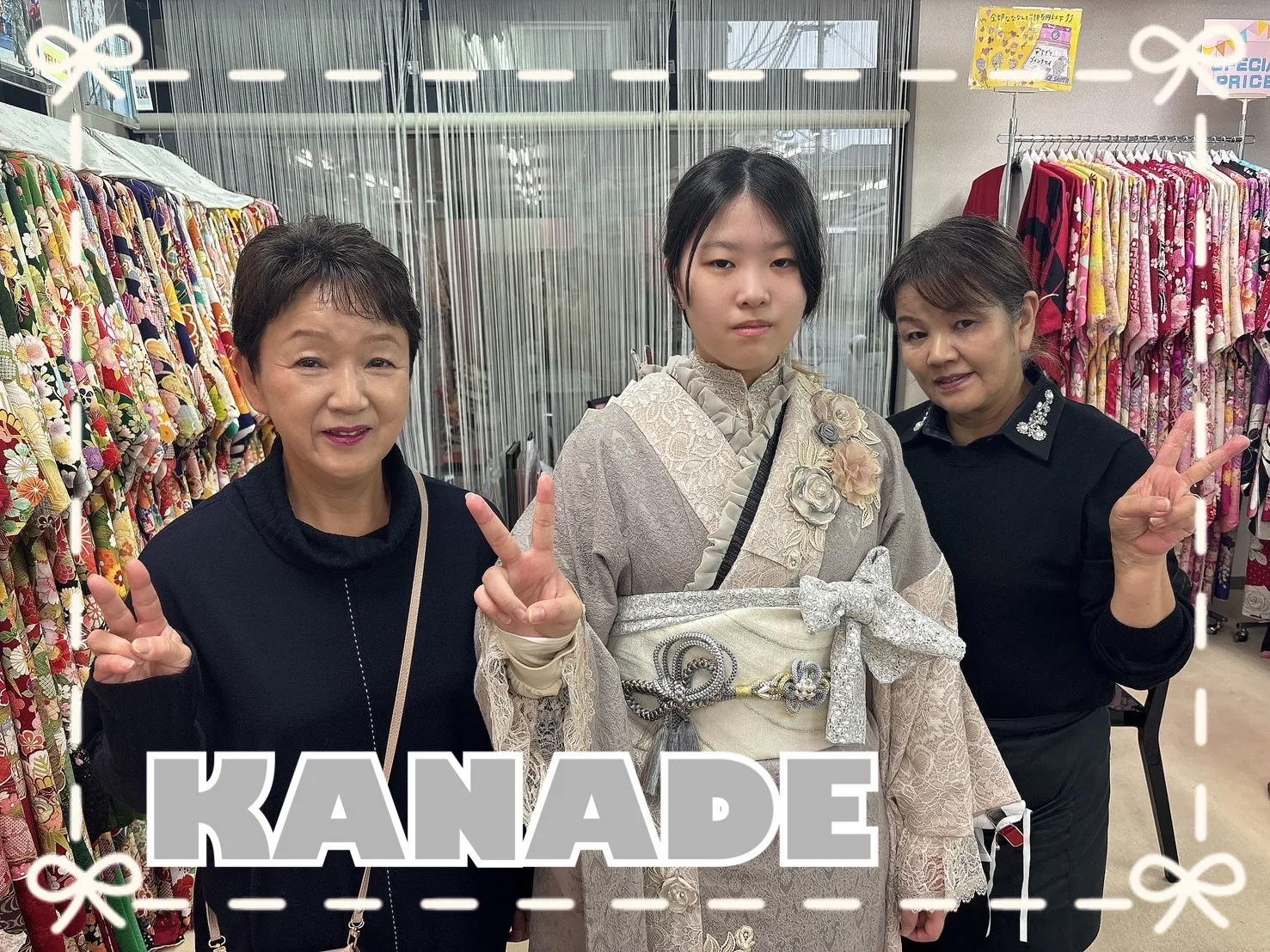 成人式 振袖 前撮り撮影会 ヘップバーン“ミニョン”(かわいい) グレー/ニュアンスカラー 立体花 フレンチレトロ おしゃれ レースインナー/ブーツコーデ ぴょな